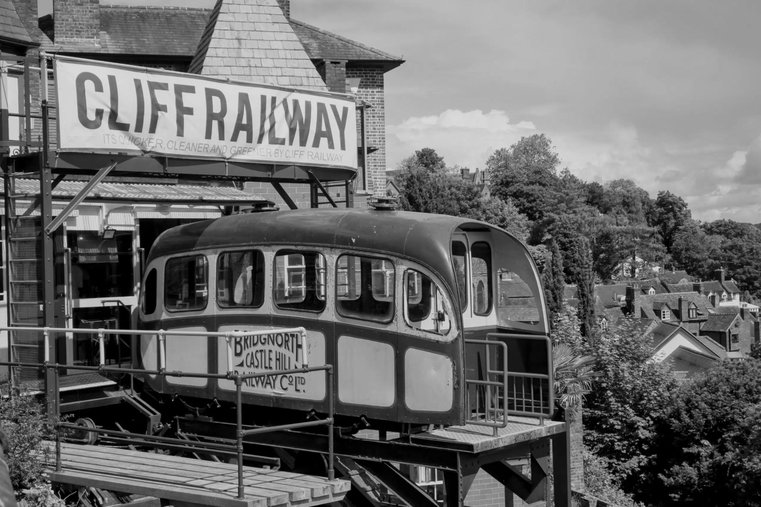 oliver-potter-xDWMiFUWdjE-unsplash