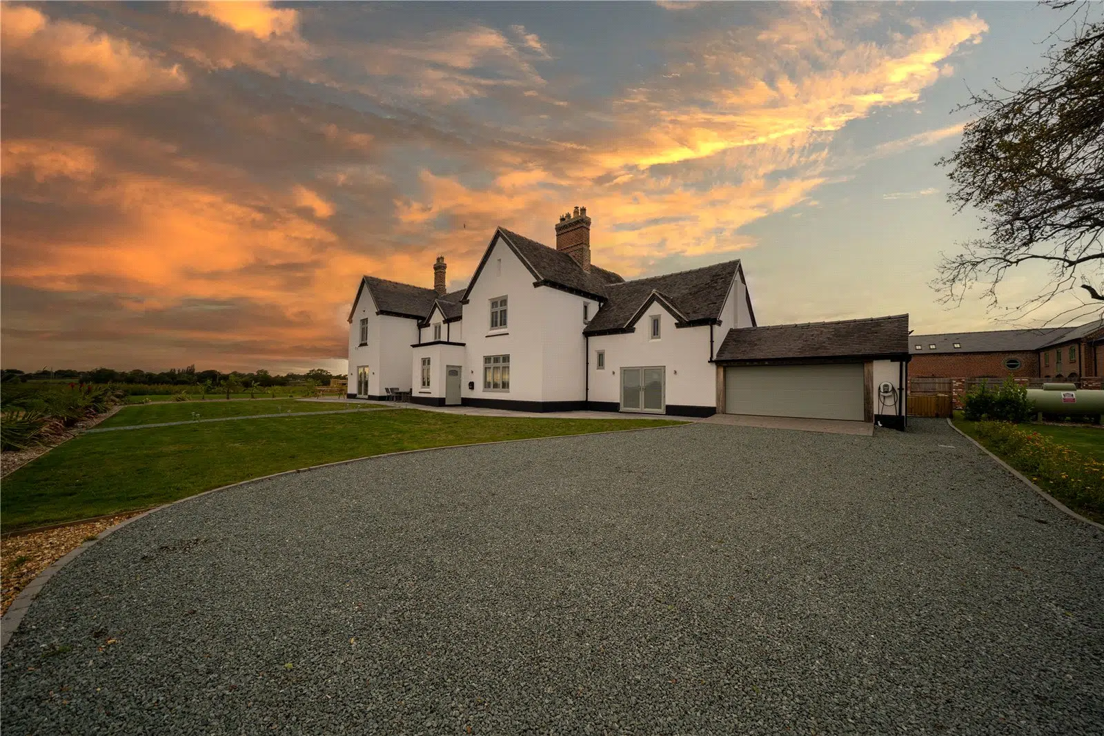 Meadow View Manor, Lighteach Road